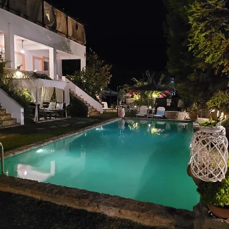 Irene's Maisonette At Rafaella Daire