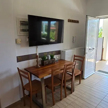 Irene's Maisonette At Rafaella דירה